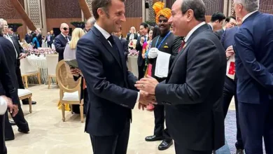 صورة الرئيس السيسي يلتقي نظيره الفرنسي على هامش قمة العشرين